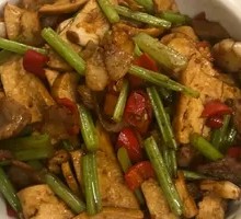 Fried Tofu Cubes with Pork Slices