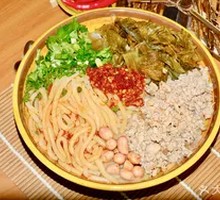 Sour Cabbage with Minced Pork Noodles