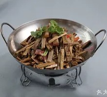 Dry Pot Preserved Pork with Wild Bamboo Shoots