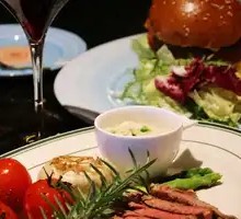 New York-Style Steak with Cherry Tomato Seeds