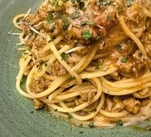 Classic Bolognese Meat Sauce Pasta