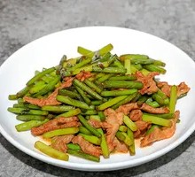 Garlic Shoots with Shredded Pork