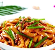 Beef and Egg Stir-Fried Knife-Cut Noodles
