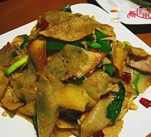 Egg and Garlic Chives Stir-fried Tofu Noodles
