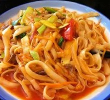 Beef and Egg Stir-Fried Knife-Sliced Noodles