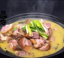 Braised Pork Trotter in Clay Pot