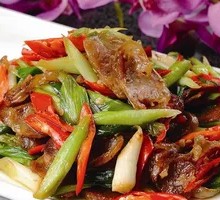 Stir-Fried腊肠 with Garlic