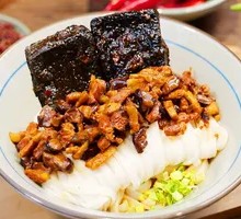 Old Mother's Braised Pork with Rice Noodles