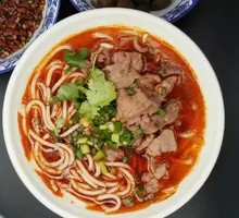 Beef Noodle Soup with Quick-Scalded Beef