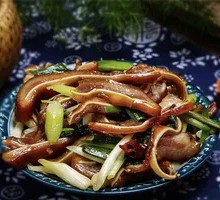 Stir-fried Tofu with Ear-shaped Mushrooms