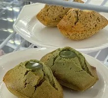 Intense Matcha Madeleine