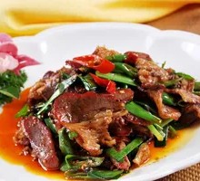 Stir-Fried Beef with Spicy Sauce