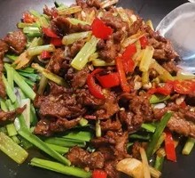 Stir-Fried Beef with Yellow Onion