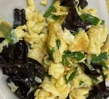 Black Fungus and Egg Stir-Fry