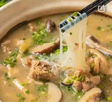 Fried Noodle Chicken Soup