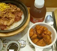 Sauce-Drizzled Chicken Claypot Rice