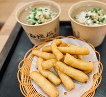 Fresh Fish Porridge Noodles with Small Fried Dough Sticks