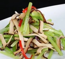 Stir-fried celery with fried tofu