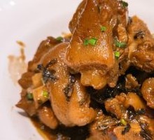 Braised Pig Trotter with Preserved Mustard Greens