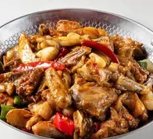 Braised Chicken with Abalone in Iron Pot