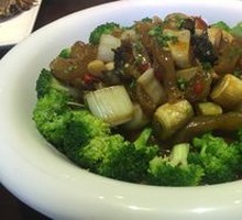 Sea Cucumber and Pig's Trotter Stir-fried with Broccoli