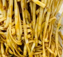 Hot-Style Noodles with Chopped Leek Leaves
