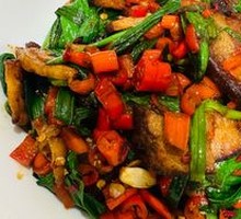 Garlic Stir-fried Braised Pork