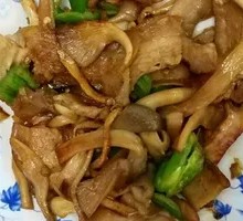 Mushroom Stir-Fried with Pork Slices