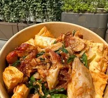 Chicken Leg Stir-Fried Noodles