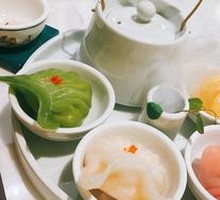 Four-Color Shrimp Dumplings with Ginseng Soup