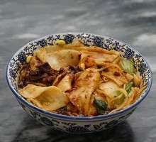 Oil-Poured Beef Noodles