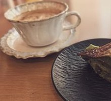 Pistachio Molten Basque Cake