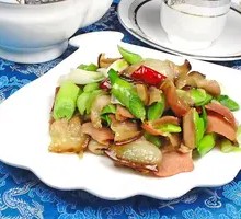 Stir-fried Garlic Chives with Preserved Meat