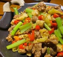 Stir-Fried Beef with Yellow Onion