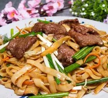 Stir-Fried Beef Rice Noodles