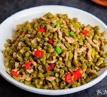 Sour Pickled Beans and Pork Fillet Wooden Bucket Rice