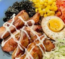 Pan-Seared Chicken Salad Seaweed Rice Bowl