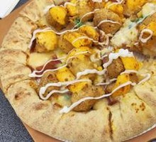 Golden Salted Egg Yolk Chicken Pizza