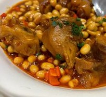 Braised Pig's Feet with Yellow Beans