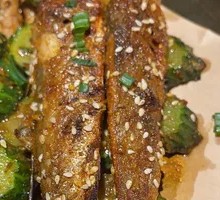 Charcoal-grilled small yellow croaker