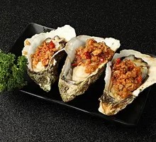 Steamed Oyster with Garlic Sauce