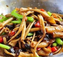 Spicy Tea Tree Mushroom Hot Pot