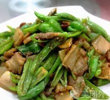 Stir-Fried Pork with Green Pepper Rice Bowl