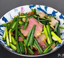 Salted Pork with Garlic Shoots