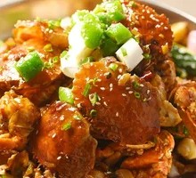 Oil-Braised Chicken Feet and Crabs