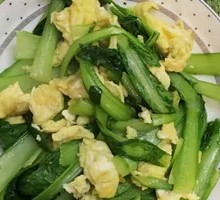 Stir-fried bok choy with eggs