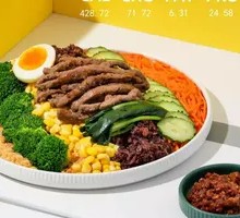 Black Pepper Beef and Lettuce Salad