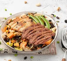 Black Pepper Beef and Chicken Breast Bowl