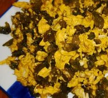 Stir-fried Eggs with Earth Moss