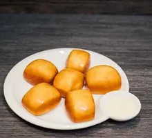 Golden Steamed Bun